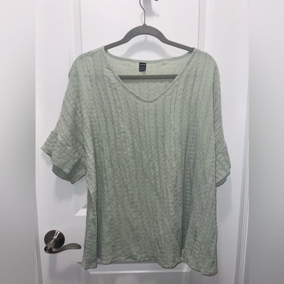 Shein Woman’s Oversized Textured Green Top Size Medium - Picture 1 of 5